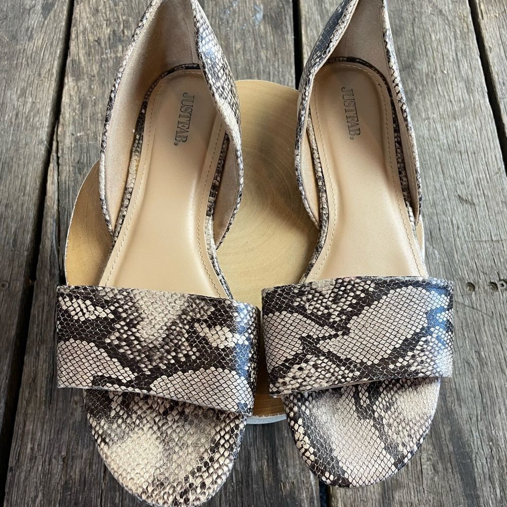 JustFab Chic & Go Faux Snake Skin Flats Size 11M EUC